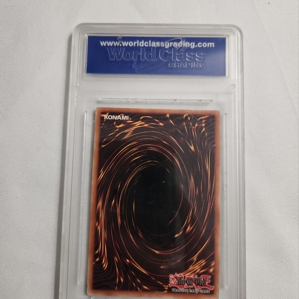 Yu Gi Oh  2003 upper deck red eyes black dragon holofoil ultra Rae